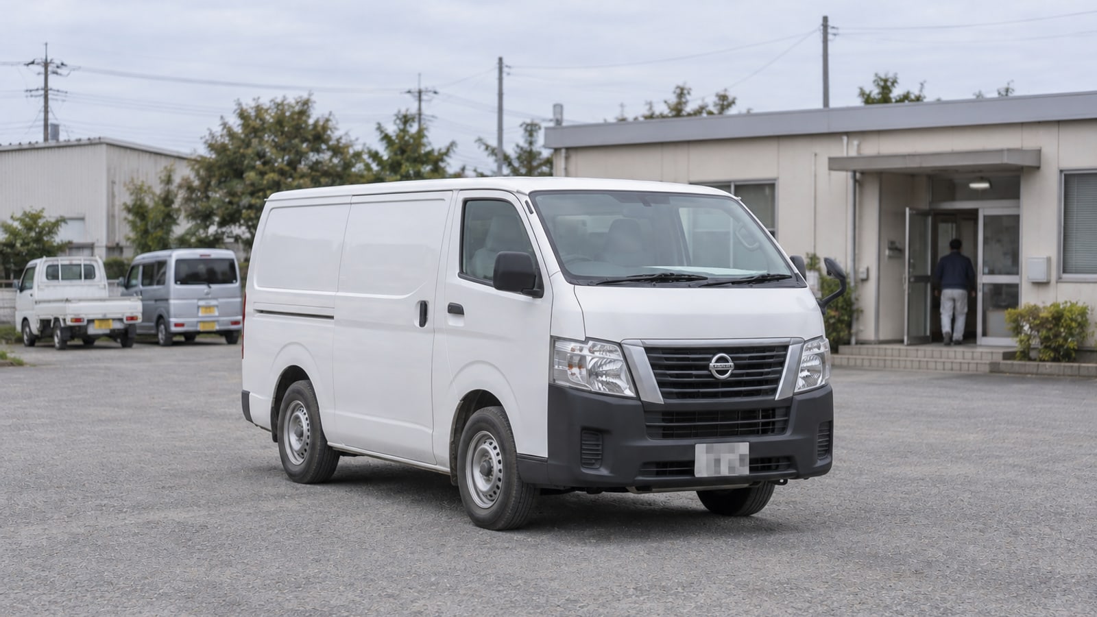 日産 キャラバン(商用バン)の外観